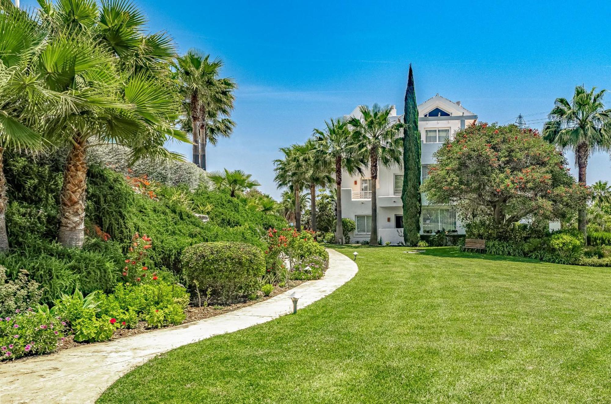 Alcazaba Lagoon 2425 Luxury Private Beach Estepona Luaran gambar